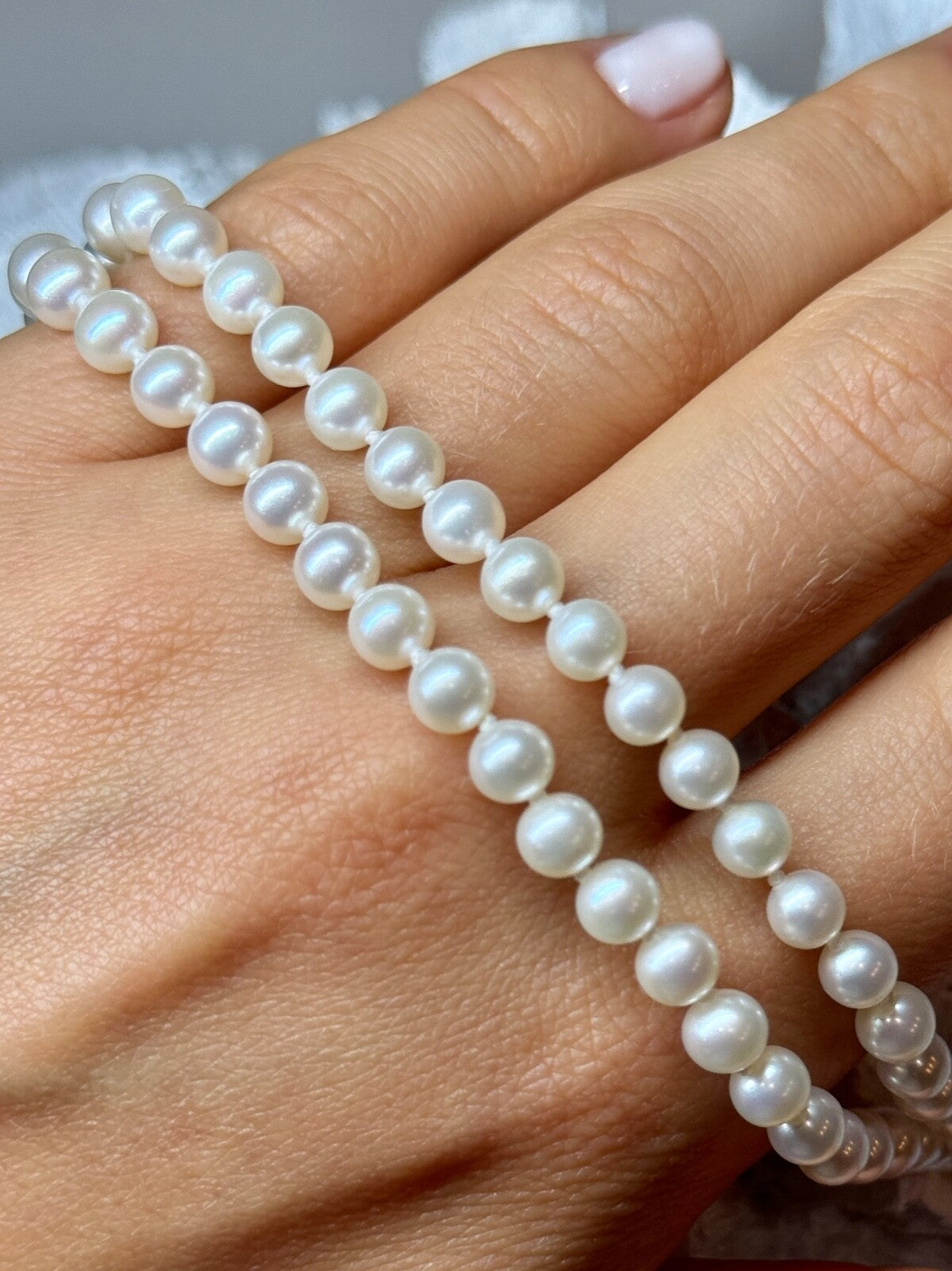 14K Yellow Gold Claps Fresh Water Pearl Necklace 18 Inch