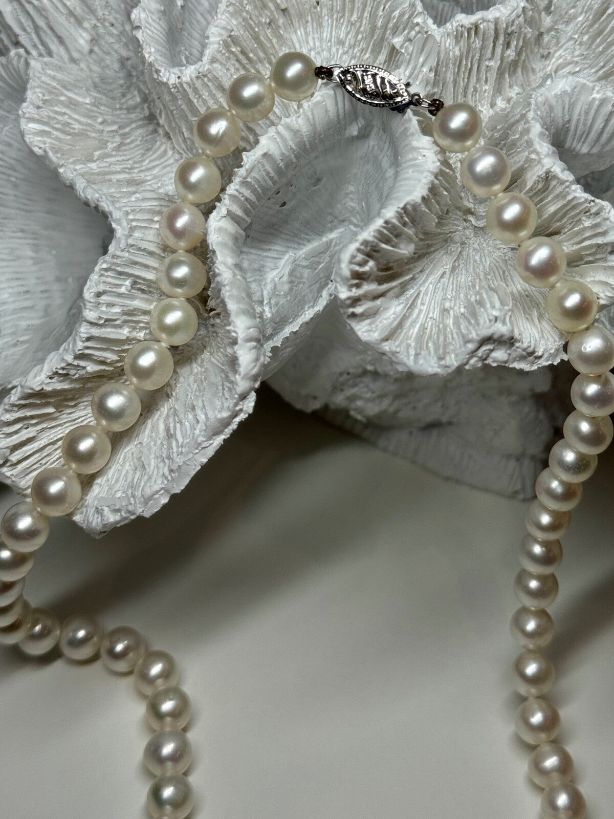 14K White Gold Clasp Fresh Water Pearl Necklace 18 Inch