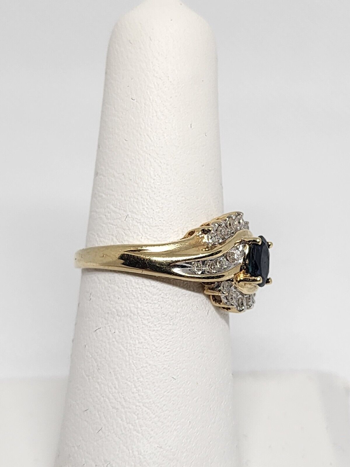 10K YELLOW GOLD  BLUE & WHITE SAPPHIRE RING SIZE 6