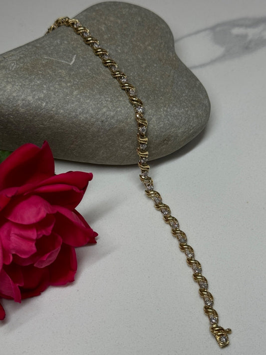 14K Yellow Gold Elegant Bracelet Diamonds Length 7 Inch