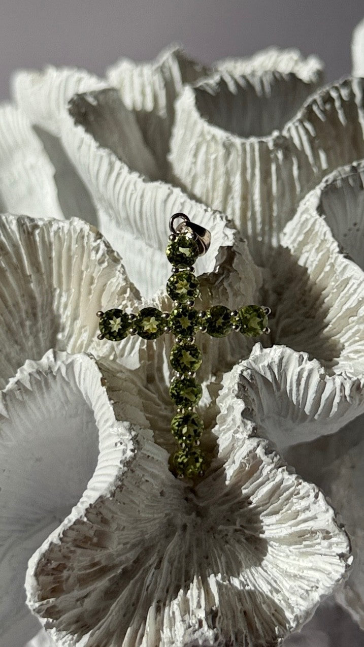 925 Sterling Silver Peridot Cross Pendant
