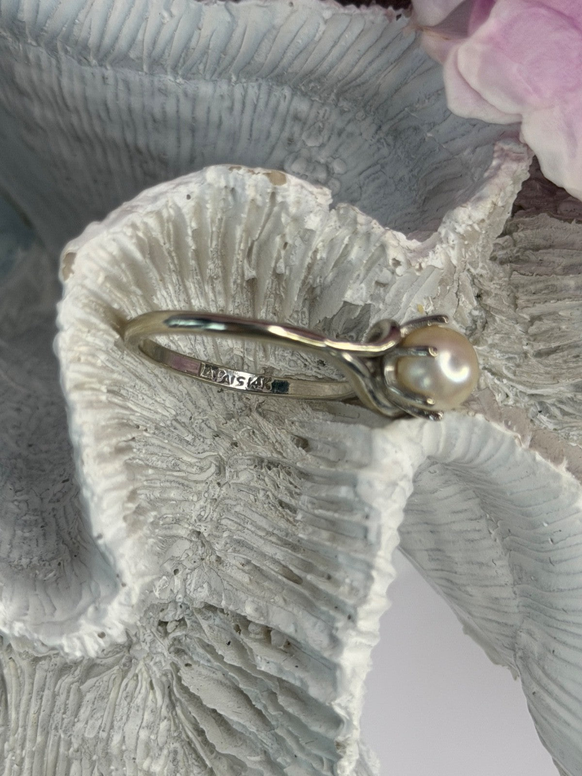 La Pais 14K White Gold Pearl Ring Size 6.5