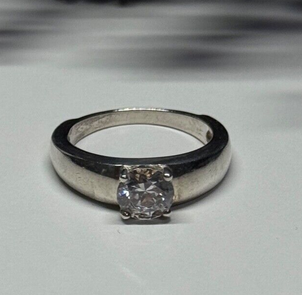 925 Sterling Silver CZ Ring Size 7