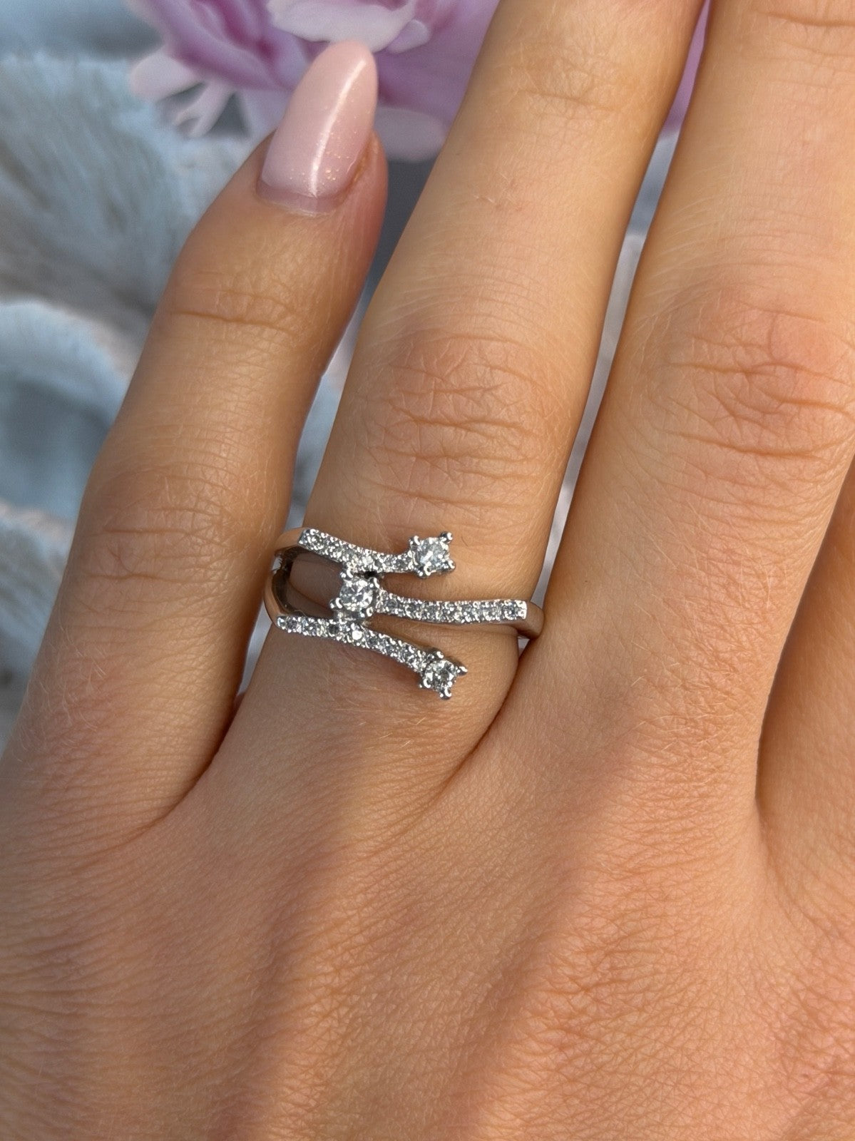 Classy 10K White Gold Diamond tcw 0.18 ct Ring Size 7