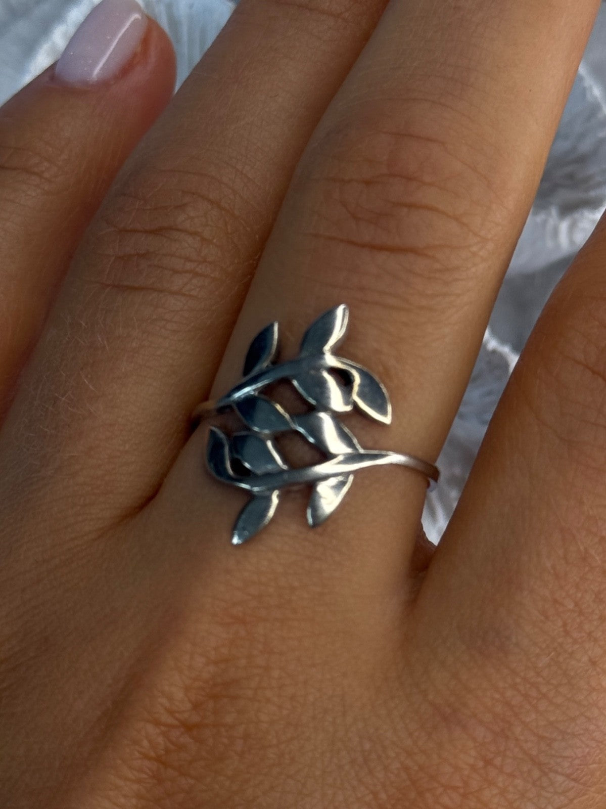 925 Sterling Silver Leaves Ring Size 9