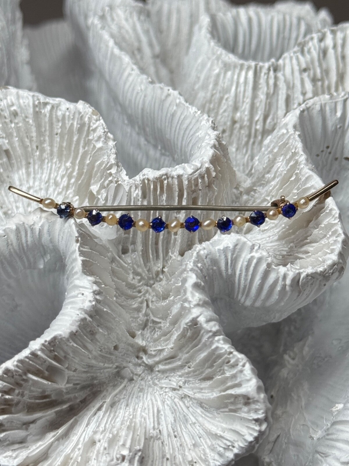 10K Yellow Gold Sapphire & Pearls Brooch Length 2 Inch