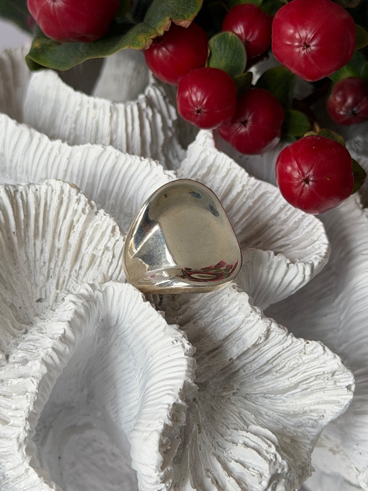 Elegant Design 925 Sterling Silver Ring Size 6