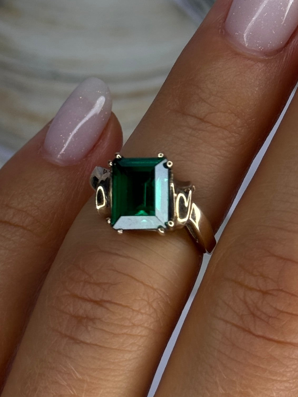 10K Yellow Gold Emerald Ring Size 4