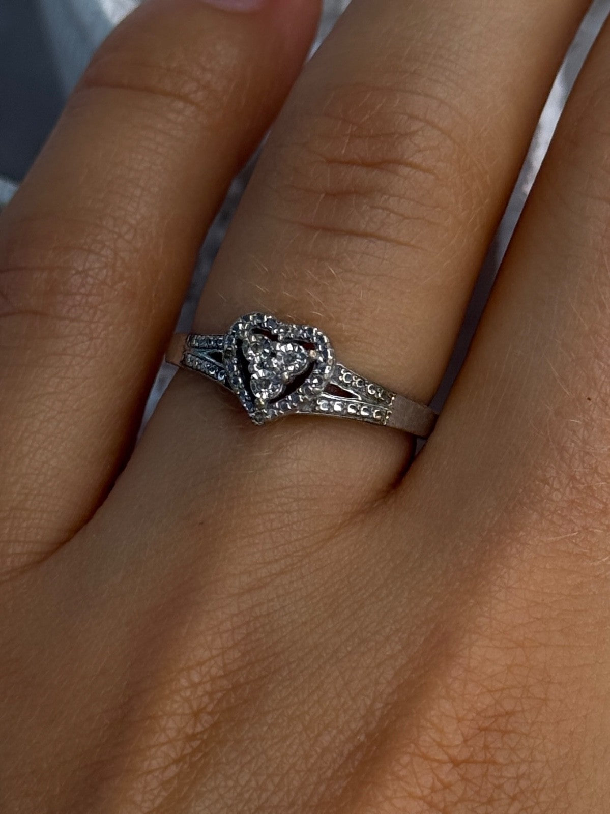 925 Sterling Silver Heart Diamonds Ring Size 7