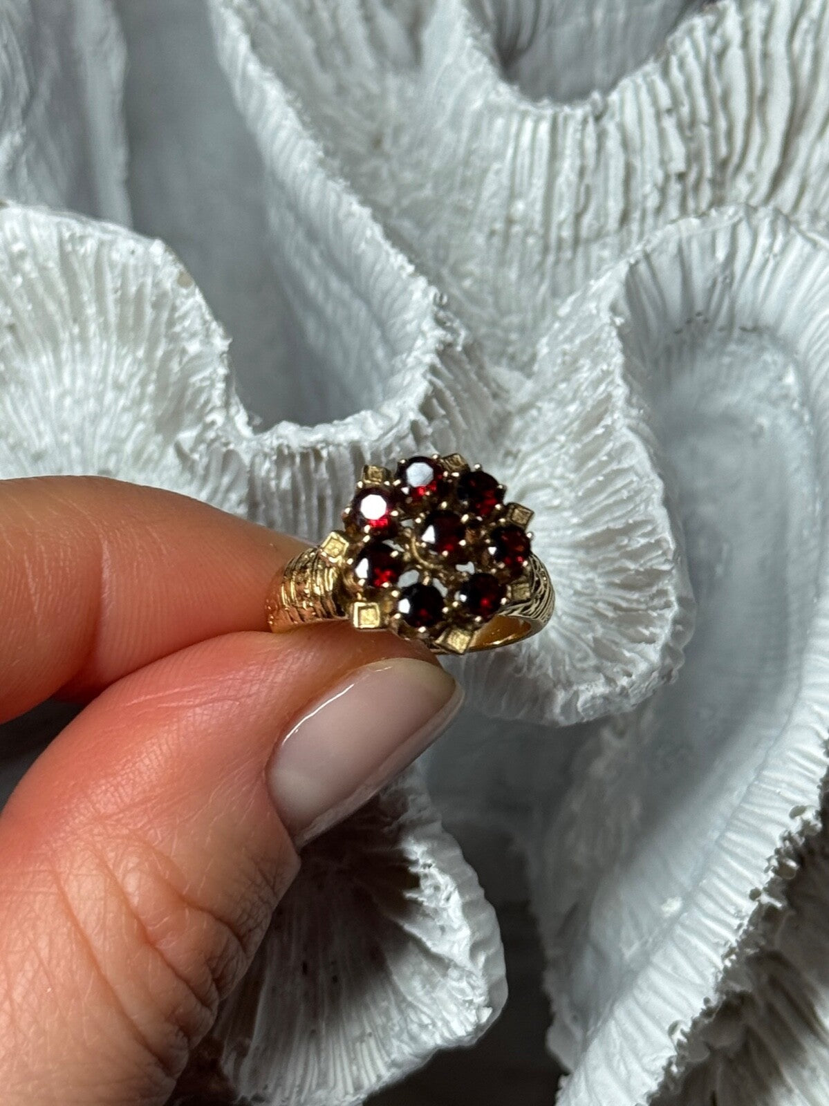 14K Yellow Gold Ring Garnet Flower Size 5