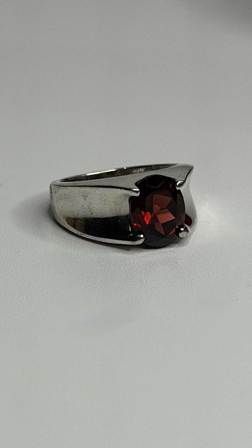 925 Sterling Silver Red Shiny Garnet Ring Size 6