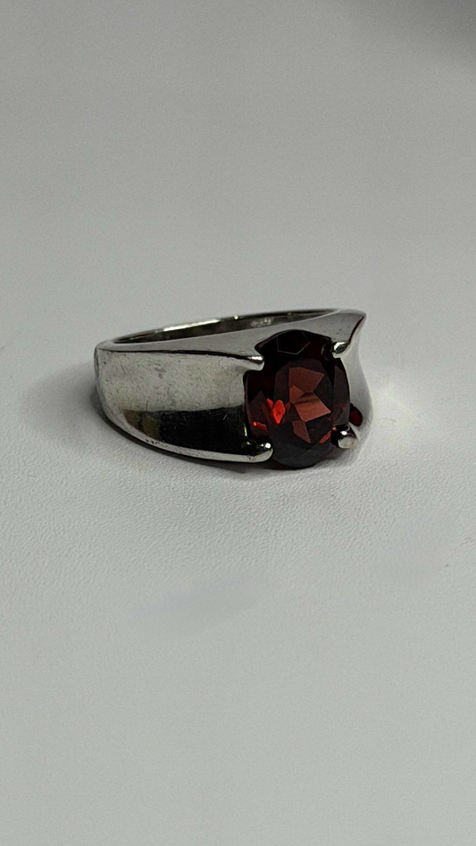925 Sterling Silver Red Shiny Garnet Ring Size 6