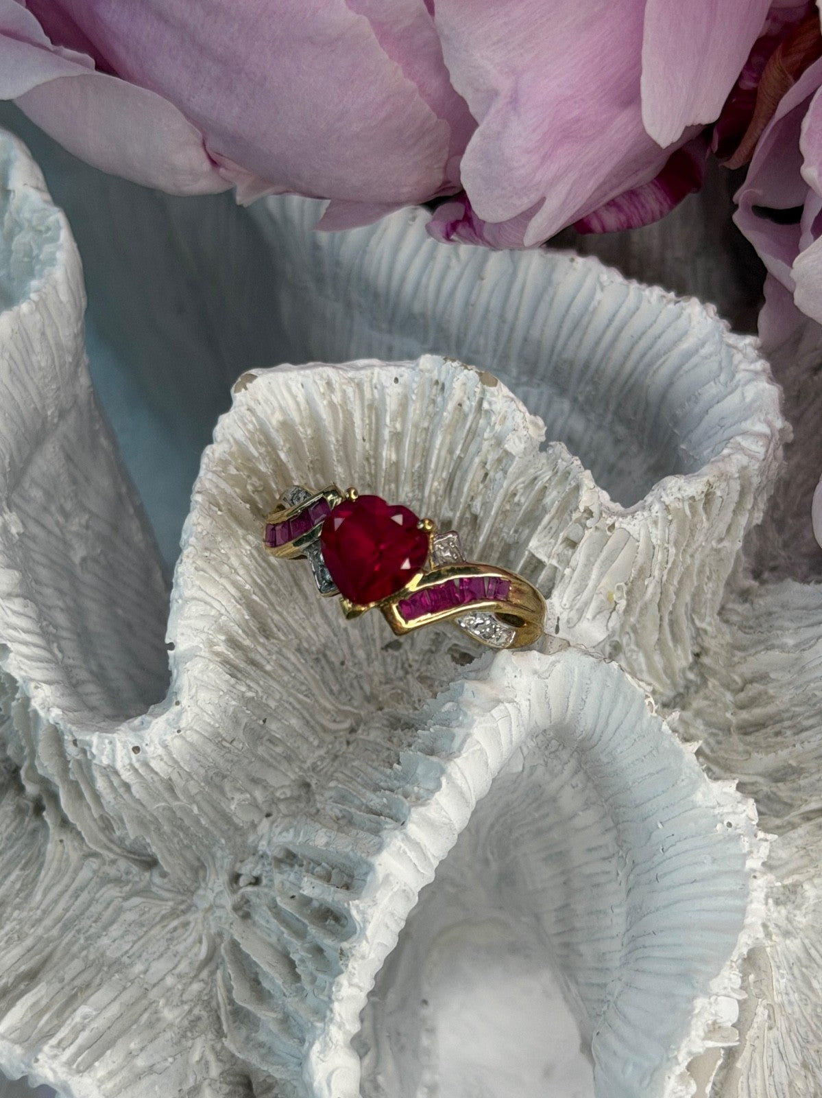 10K Yellow Gold Ruby & Diamond Heart Ring Size 7