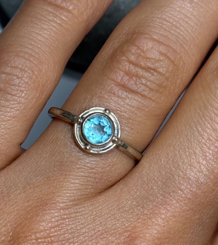 925 Sterling Silver Blue Topaz Ring Size 7.5