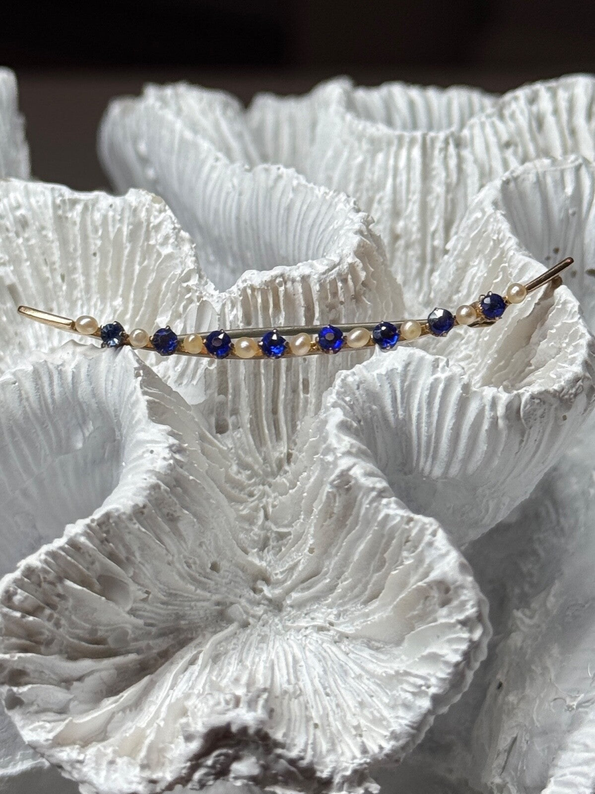 10K Yellow Gold Sapphire & Pearls Brooch Length 2 Inch