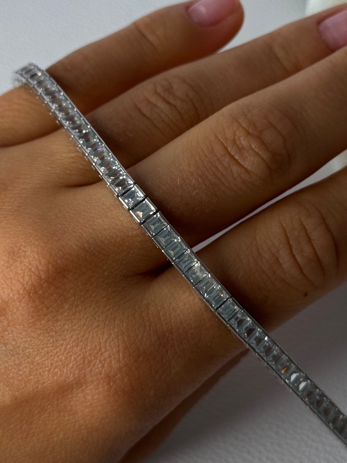Elegant 925 Sterling Silver CZ Bracelet Length 8 Inch