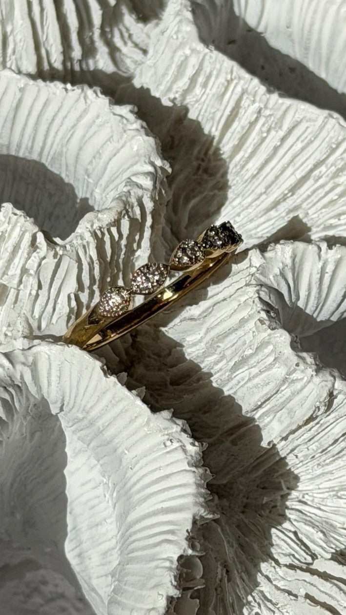 Classy 10K Yellow Gold Diamond 0.10 ct Ring Size 7