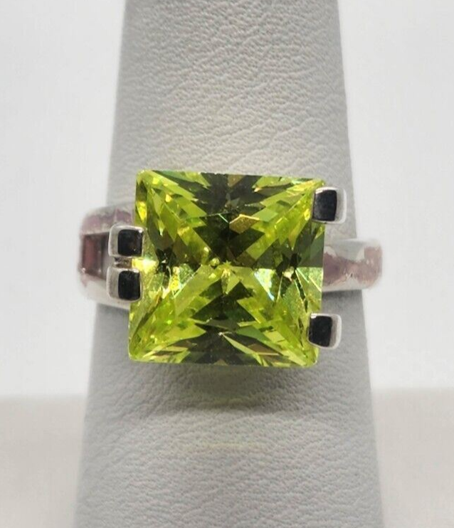 925 Sterling Silver Chrysoprase Ring Size 8