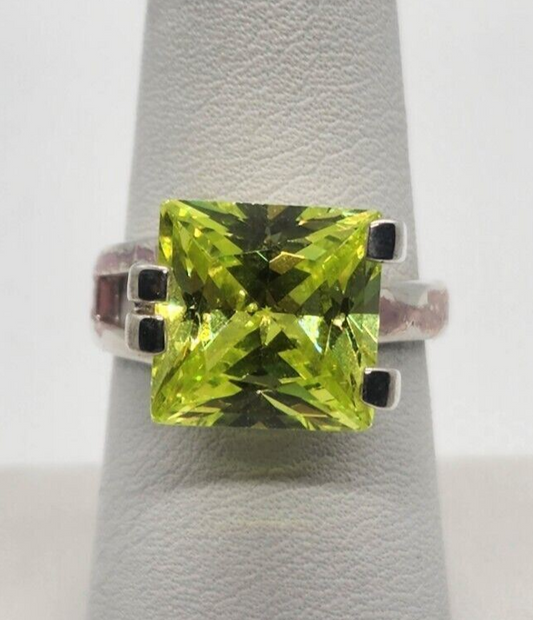 925 Sterling Silver Chrysoprase Ring Size 8