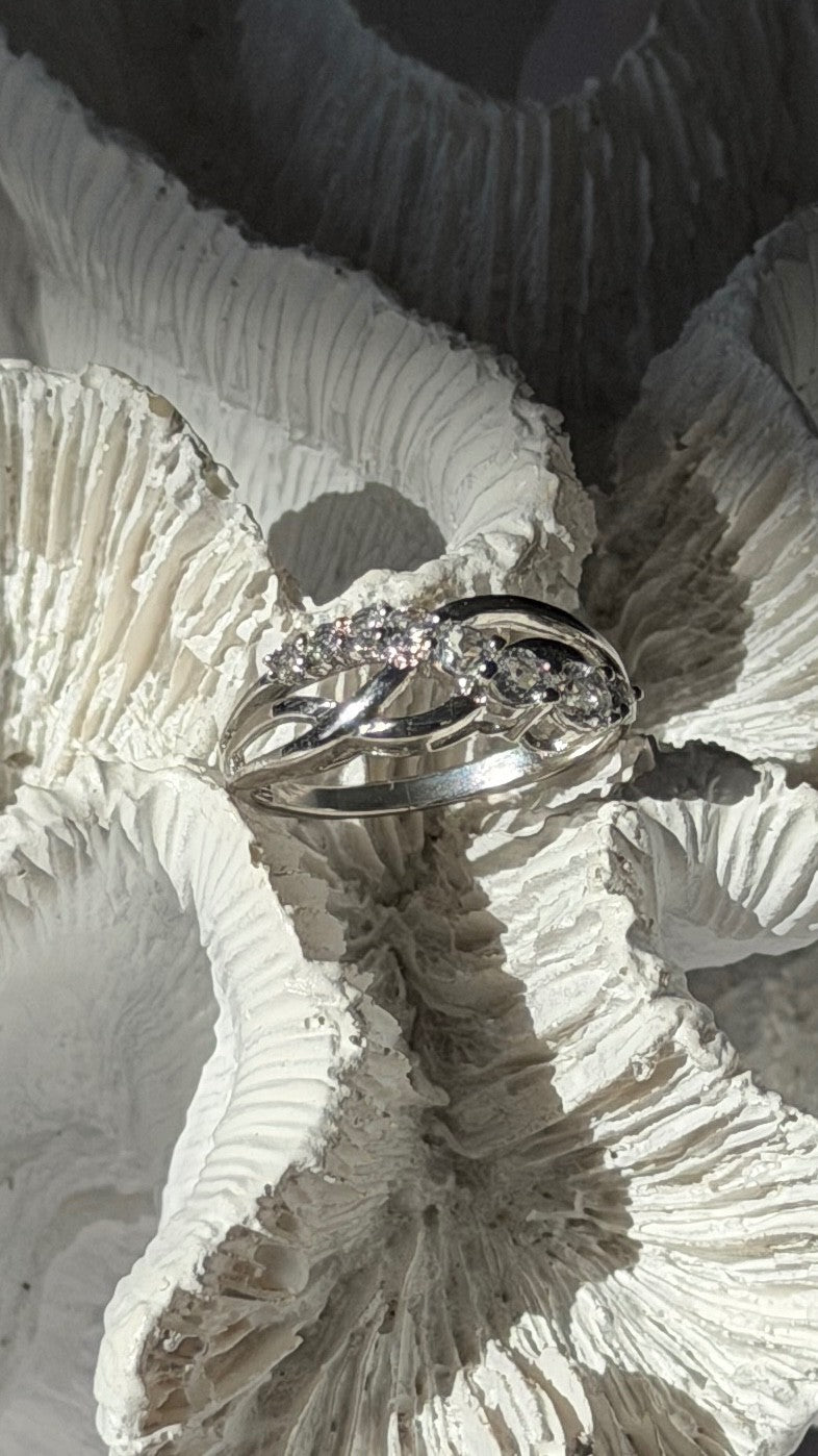 Lovely 925 Sterling Silver Cz Ring Size 8.5
