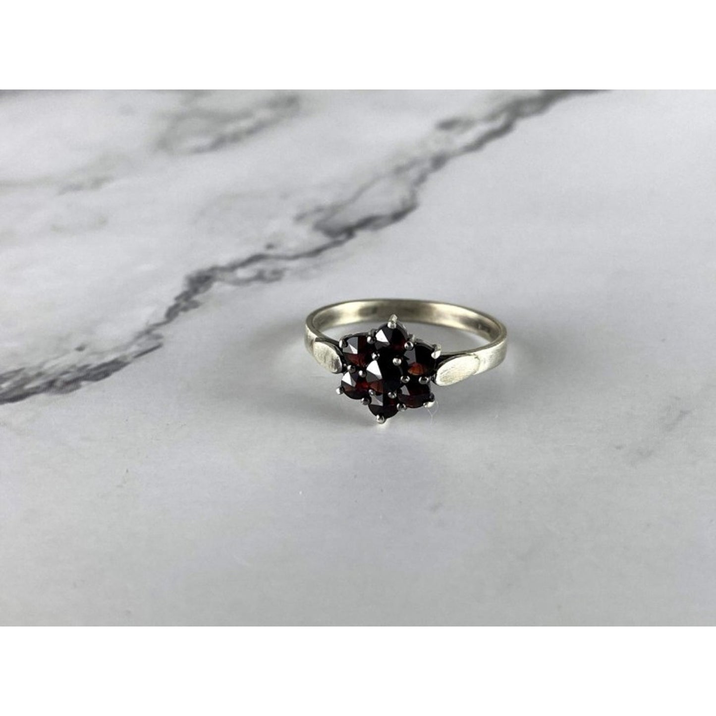 925 STERLING SILVER ALMANDINE "FLOWER" RING SIZE 7