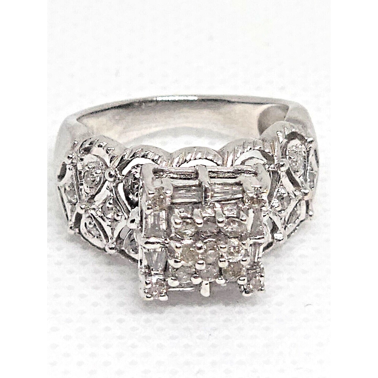 14K White Gold & Diamonds 0.5Ct Ring Size 4
