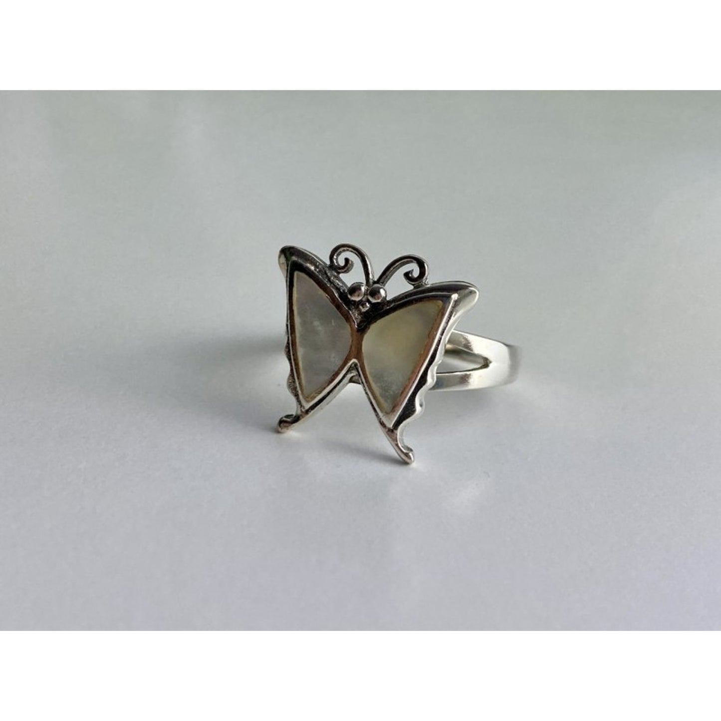 925 STERLING SILVER MOTHER OF PEARL "BUTTERFLY" RING SIZE 8.5