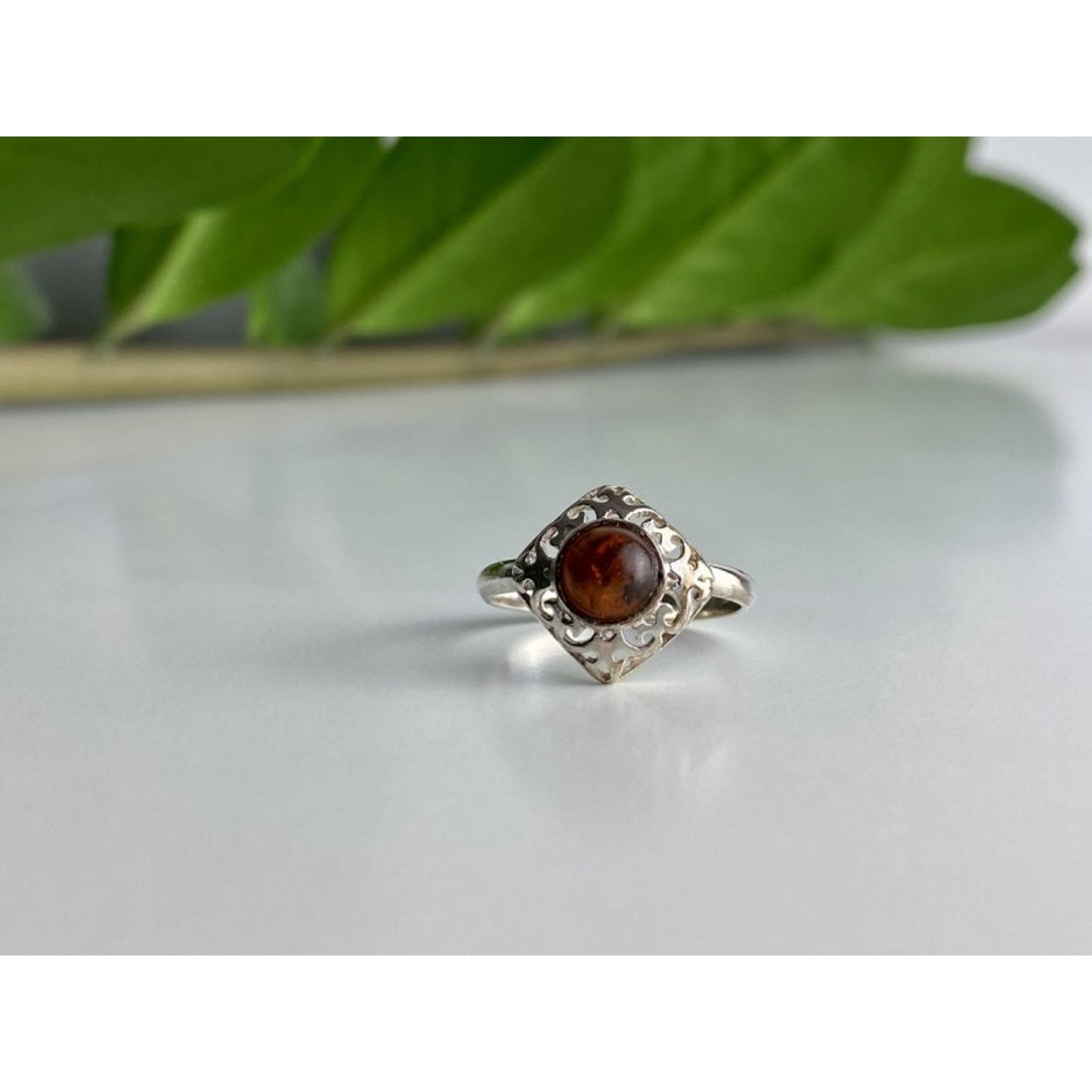 VINTAGE 925 STERLING SILVER AMBER RING SIZE 5.5