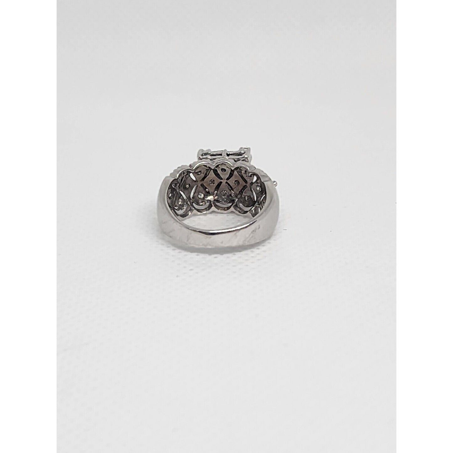 14K White Gold & Diamonds 0.5Ct Ring Size 4