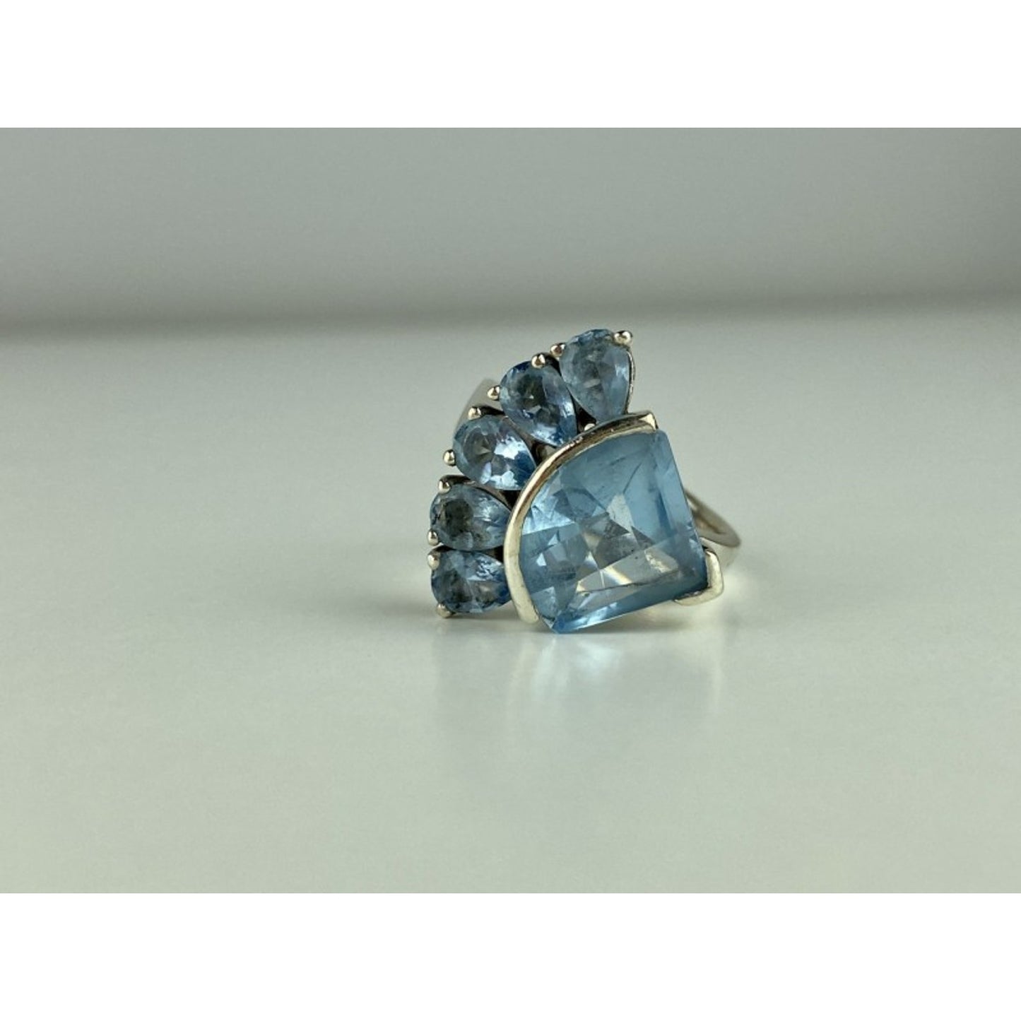 925 STERLING SILVER BLUE SPINEL RING SIZE 8