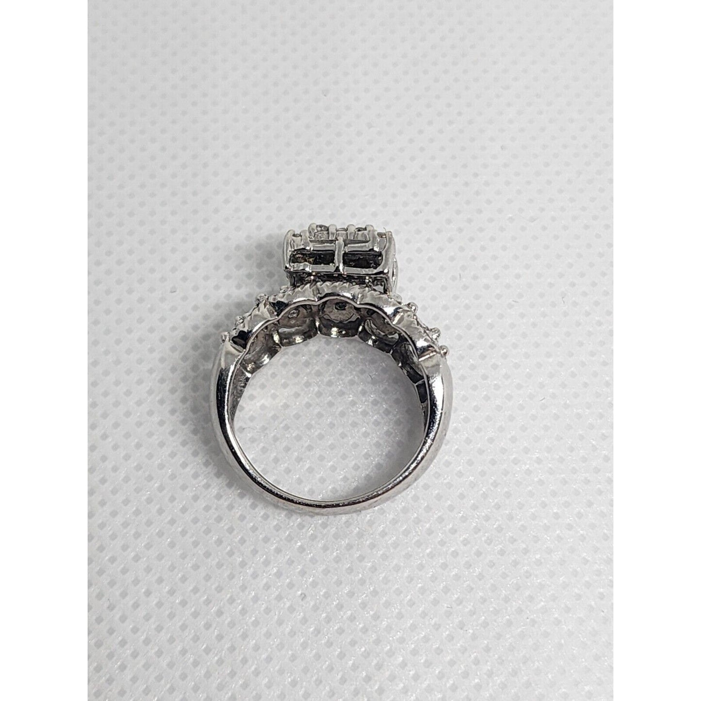 14K White Gold & Diamonds 0.5Ct Ring Size 4