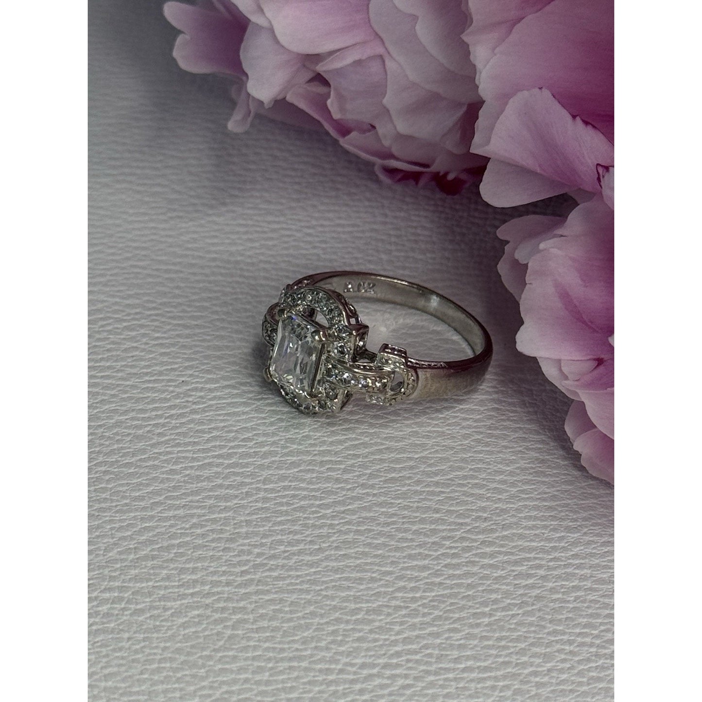 BEAUTIFUL 925 STERLING SILVER CZ RING SIZE 10