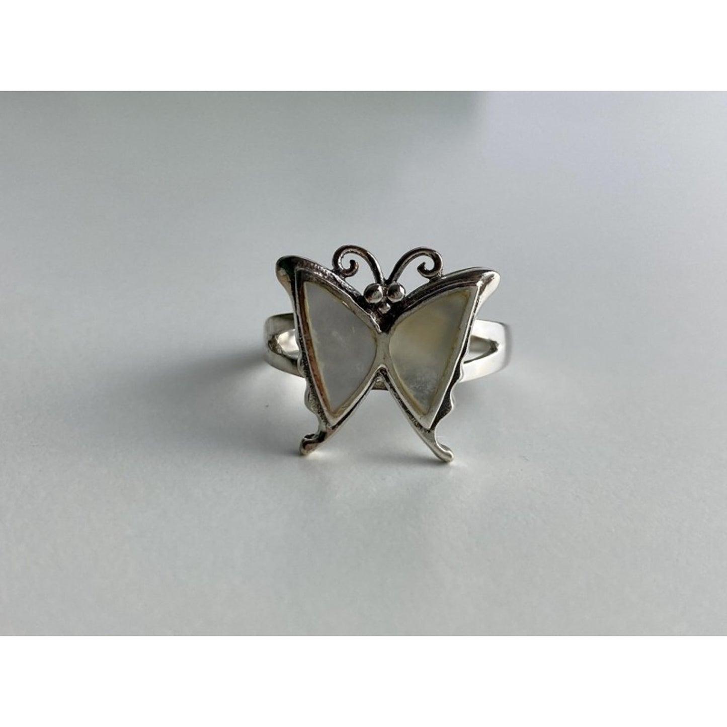 925 STERLING SILVER MOTHER OF PEARL "BUTTERFLY" RING SIZE 8.5