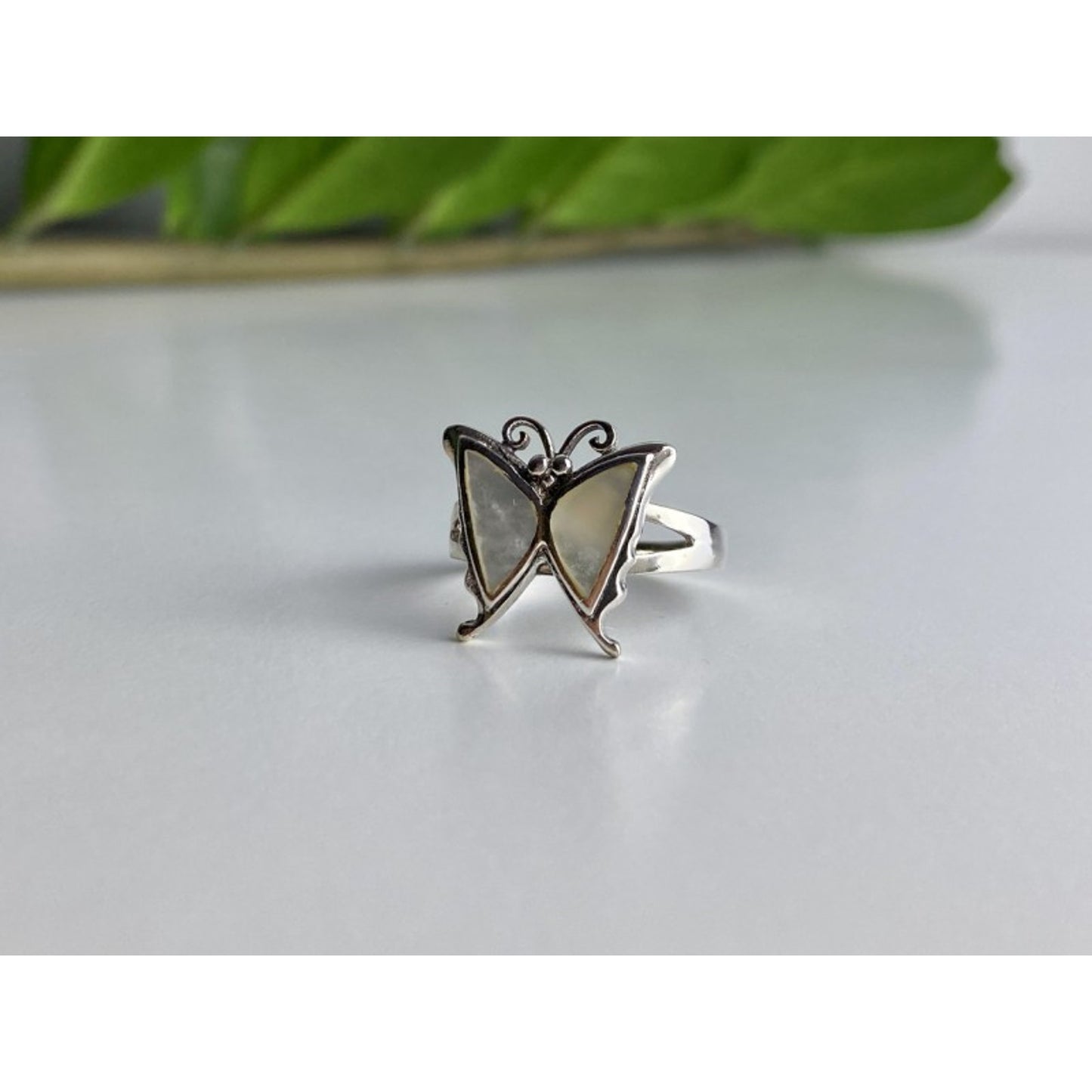 925 STERLING SILVER MOTHER OF PEARL "BUTTERFLY" RING SIZE 8.5