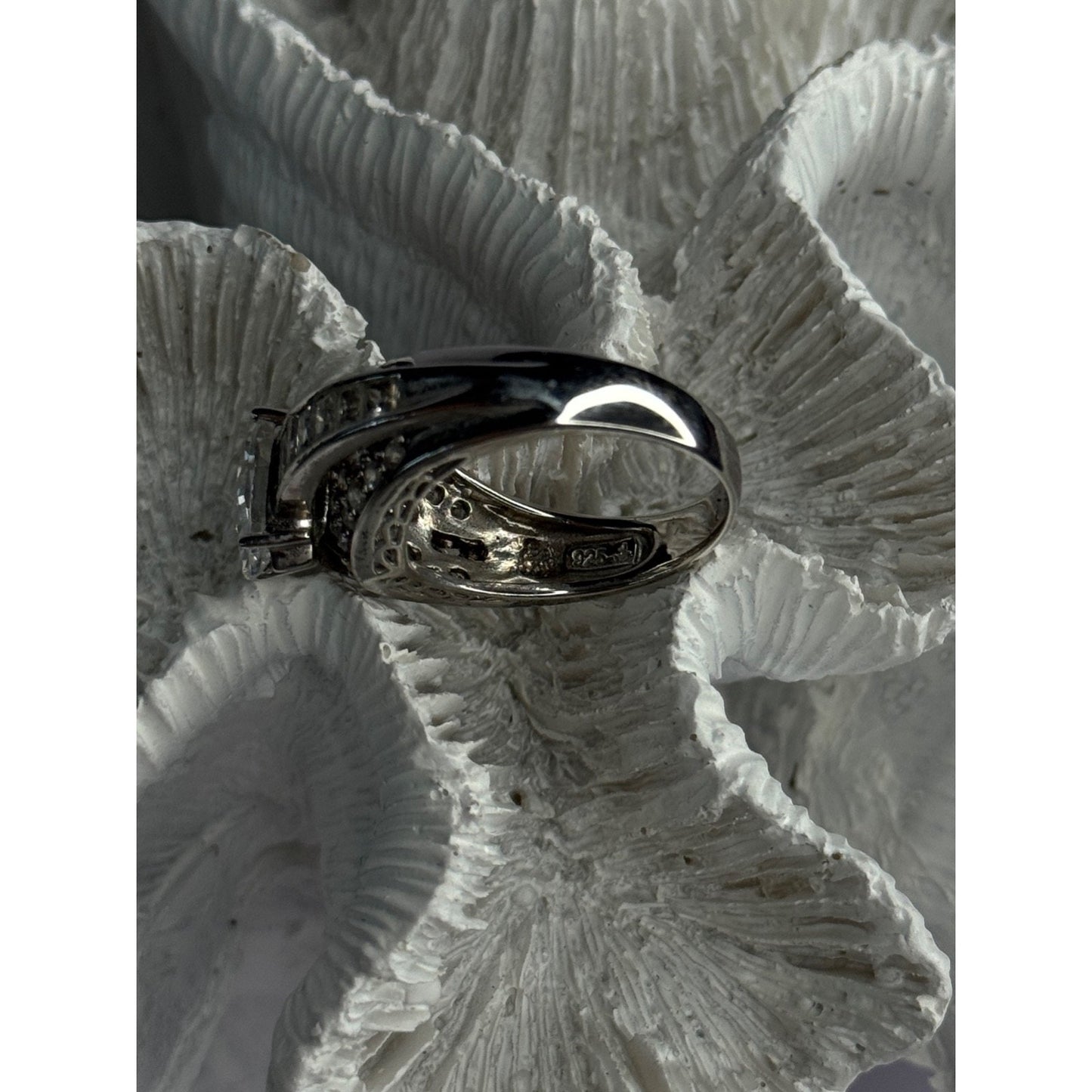 SHINY 925 STERLING SILVER CZ RING SIZE 9