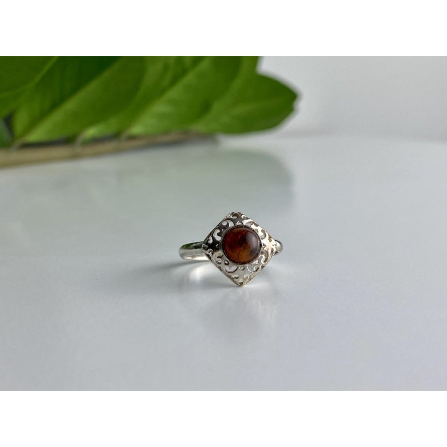 VINTAGE 925 STERLING SILVER AMBER RING SIZE 5.5