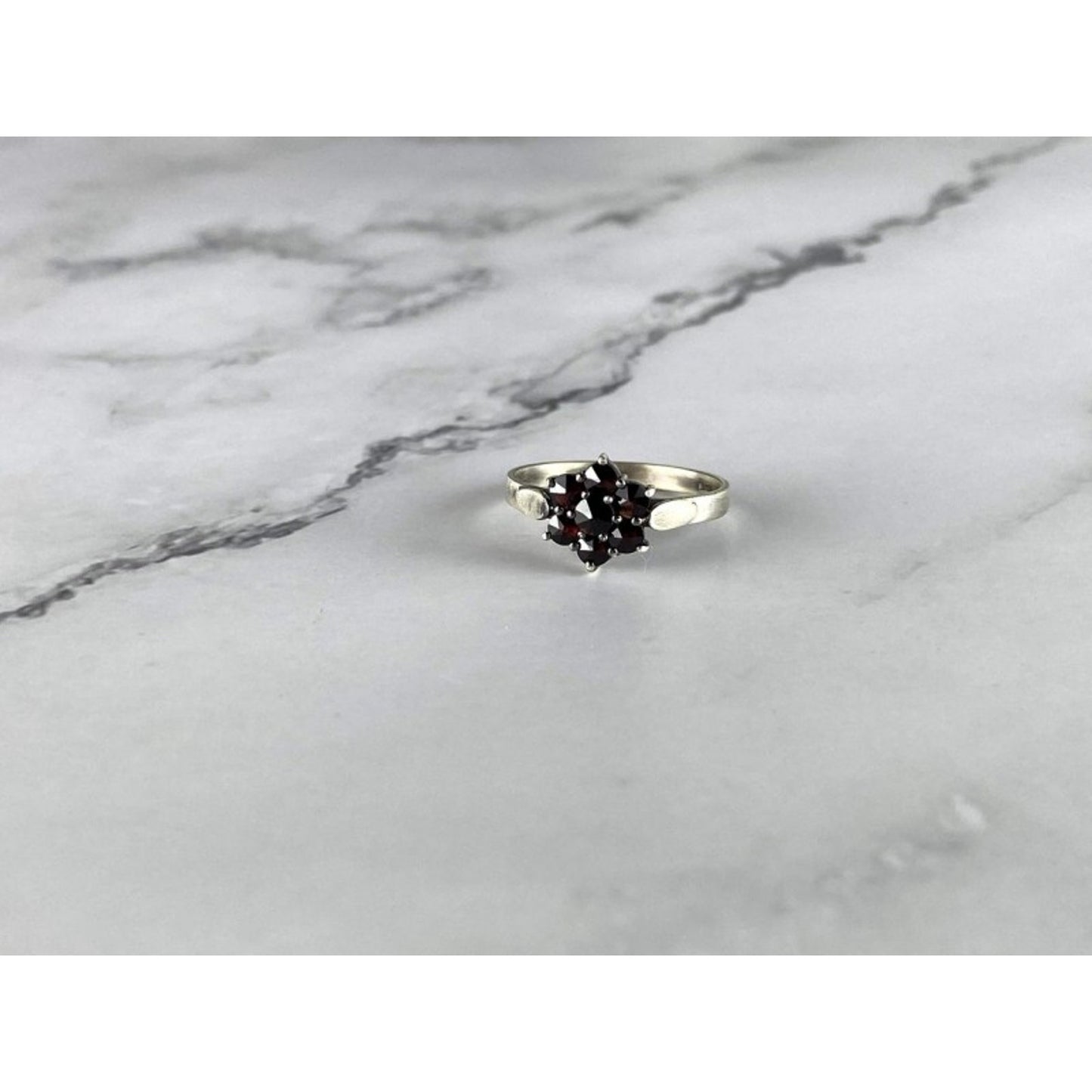 925 STERLING SILVER ALMANDINE "FLOWER" RING SIZE 7