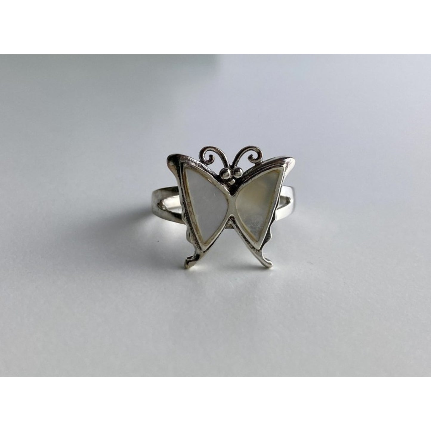 925 STERLING SILVER MOTHER OF PEARL "BUTTERFLY" RING SIZE 8.5
