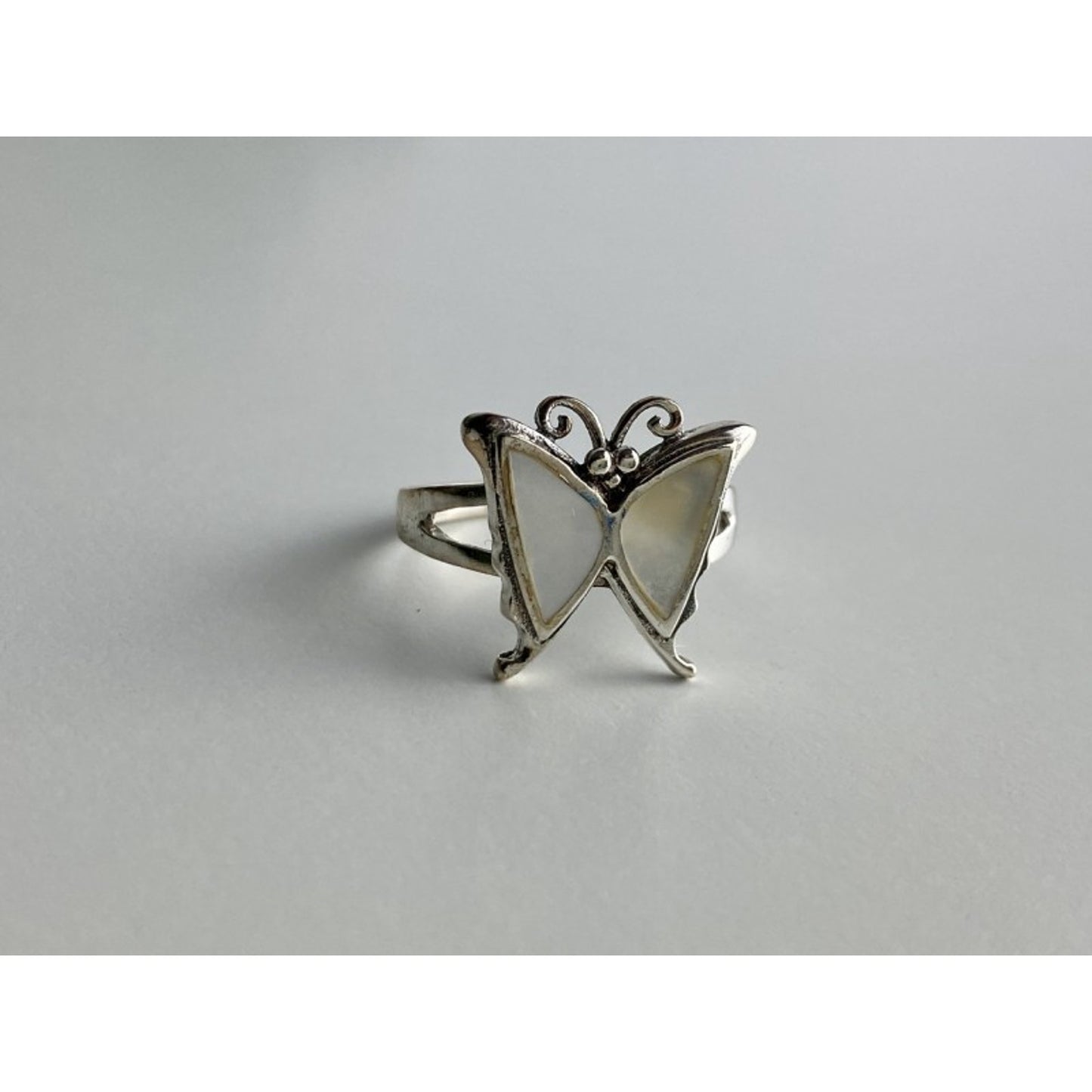 925 STERLING SILVER MOTHER OF PEARL "BUTTERFLY" RING SIZE 8.5