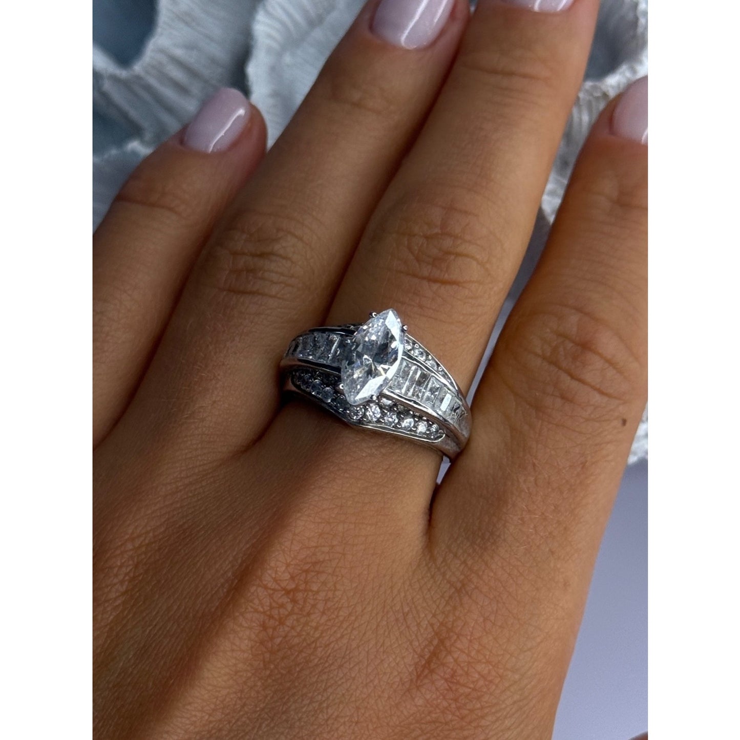 SHINY 925 STERLING SILVER CZ RING SIZE 9