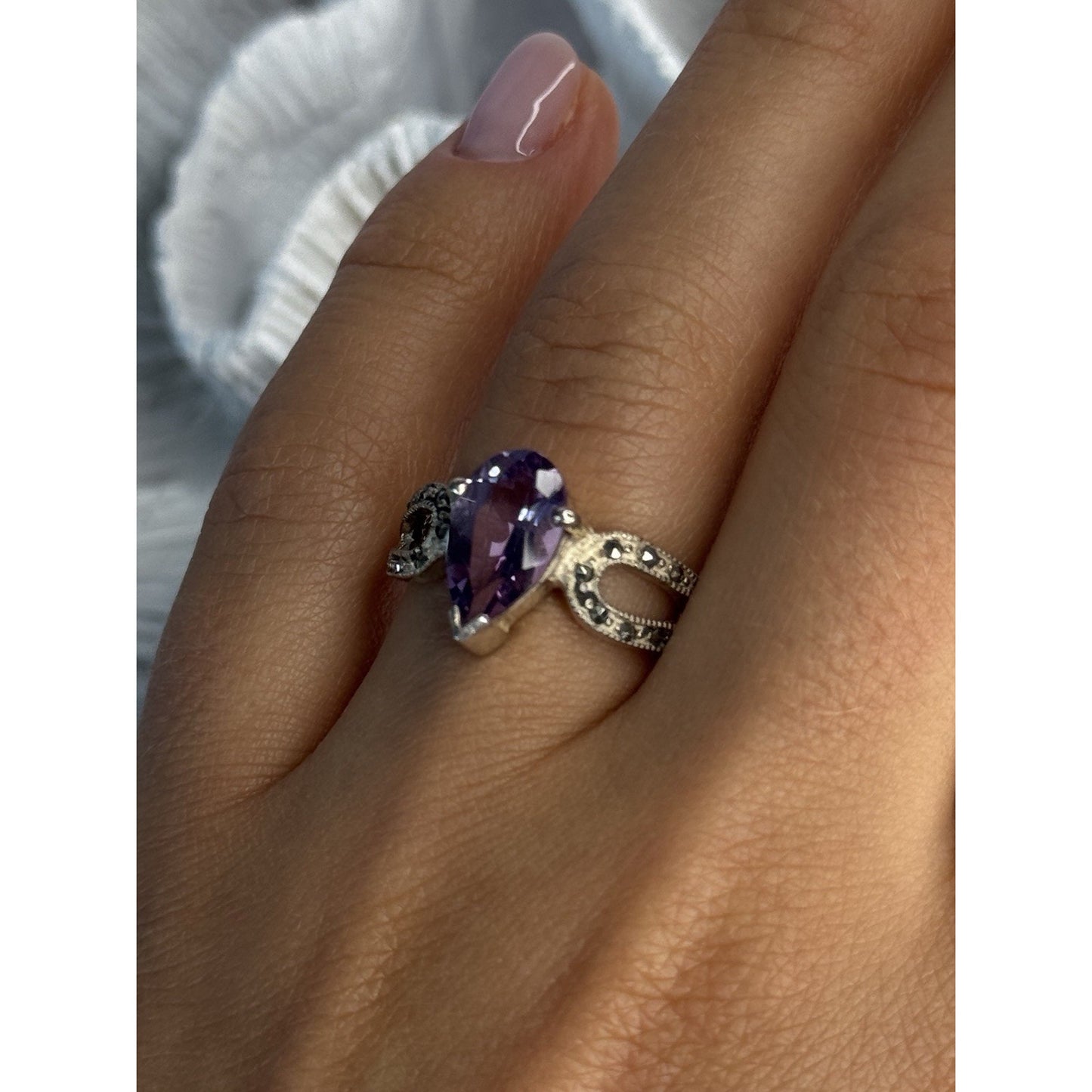 925 STERLING SILVER AMETHYST & MARCASITE RING SIZE 7.5