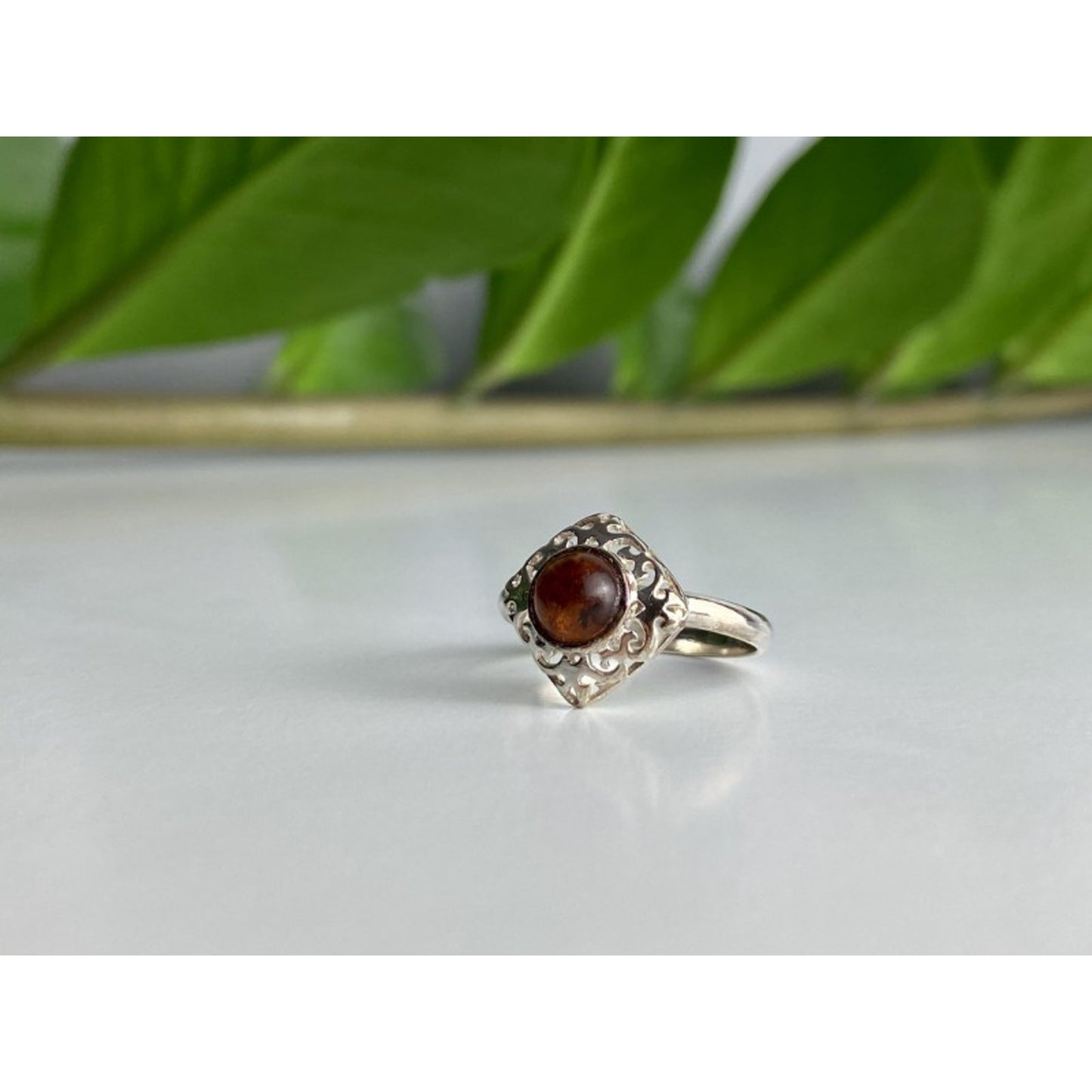 VINTAGE 925 STERLING SILVER AMBER RING SIZE 5.5