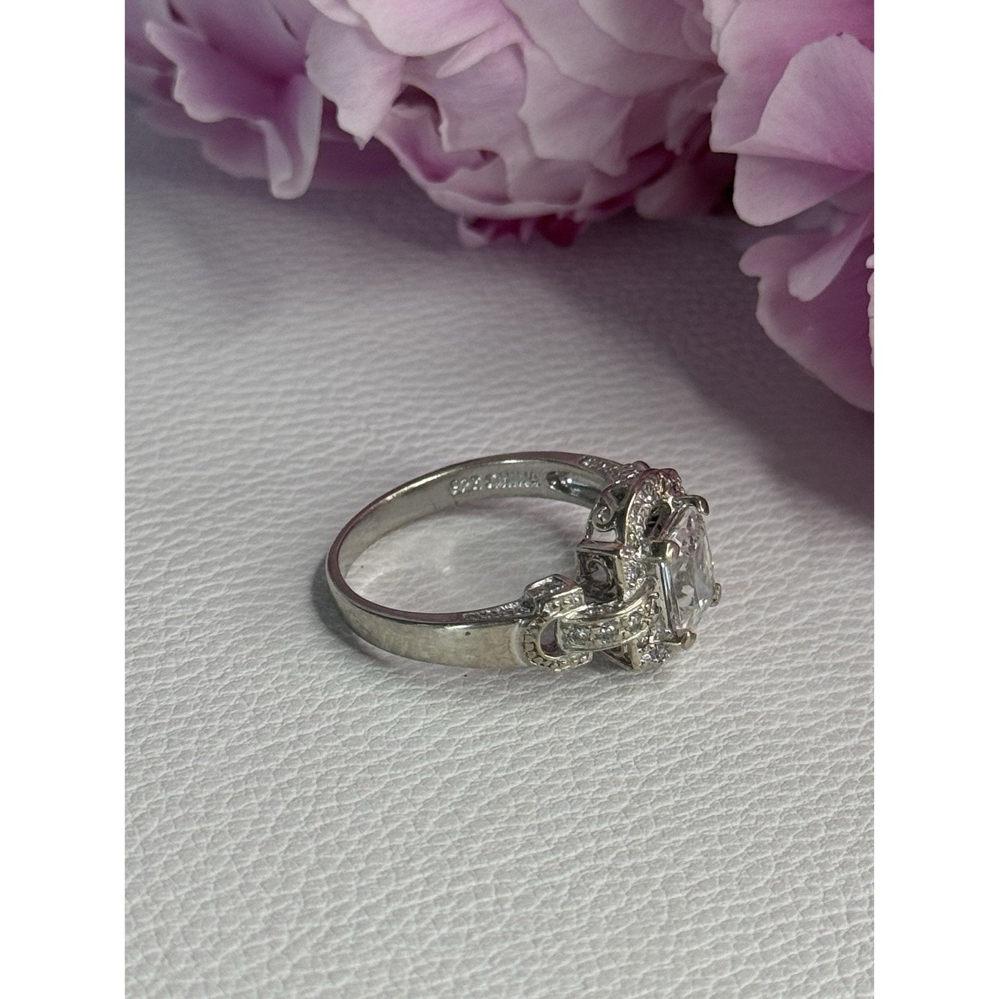 BEAUTIFUL 925 STERLING SILVER CZ RING SIZE 10