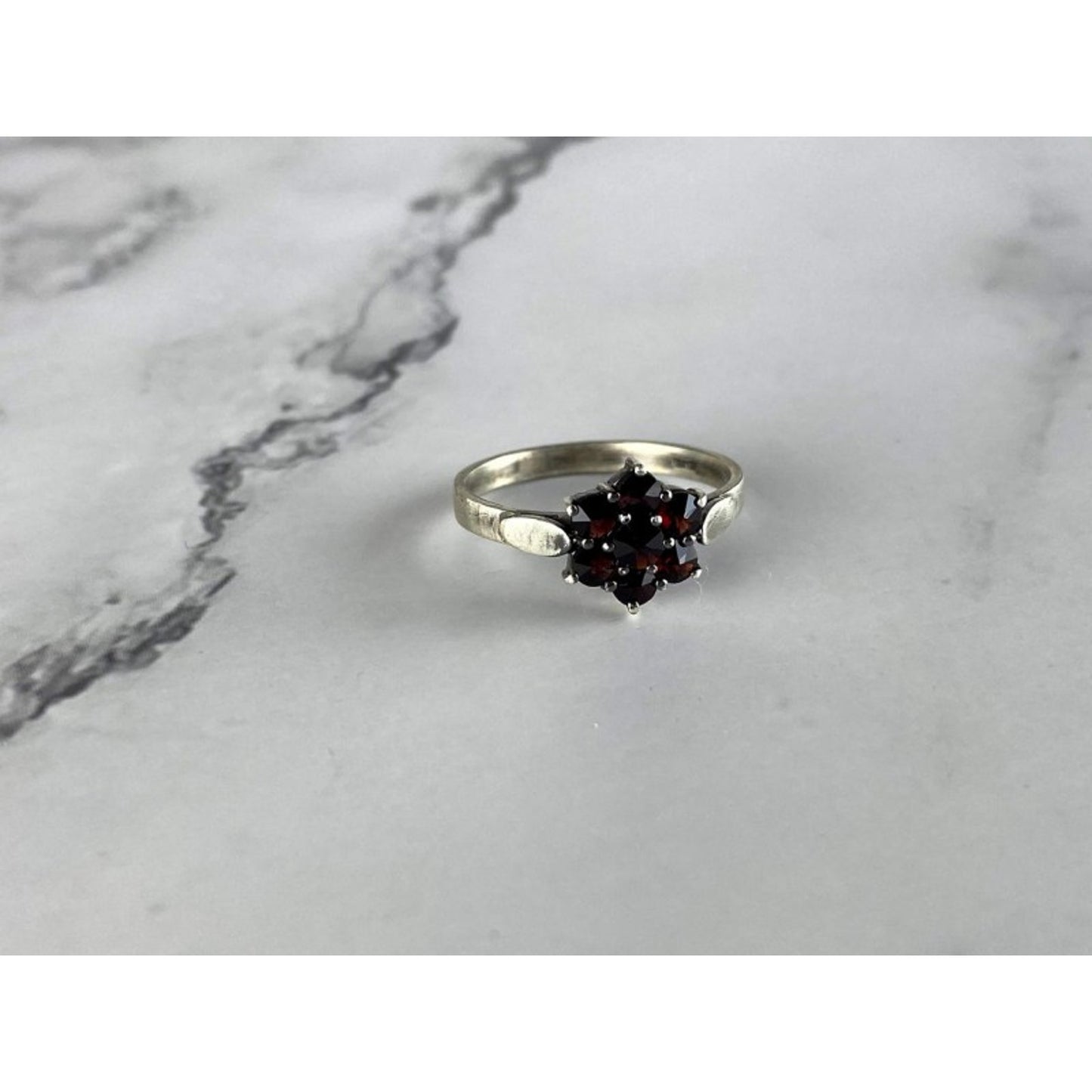 925 STERLING SILVER ALMANDINE "FLOWER" RING SIZE 7
