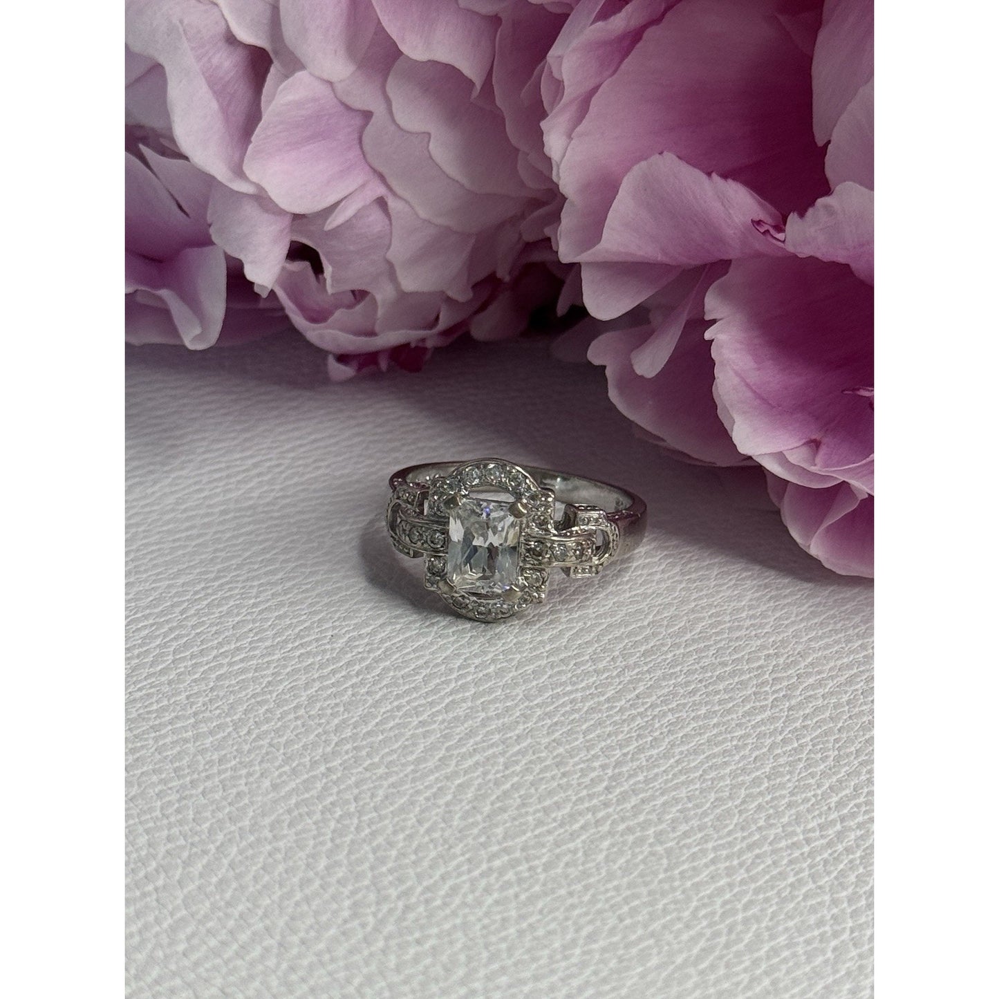 BEAUTIFUL 925 STERLING SILVER CZ RING SIZE 10