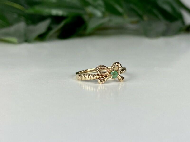 10K YELLOW GOLD EMERALD BOW RING SIZE 7.25