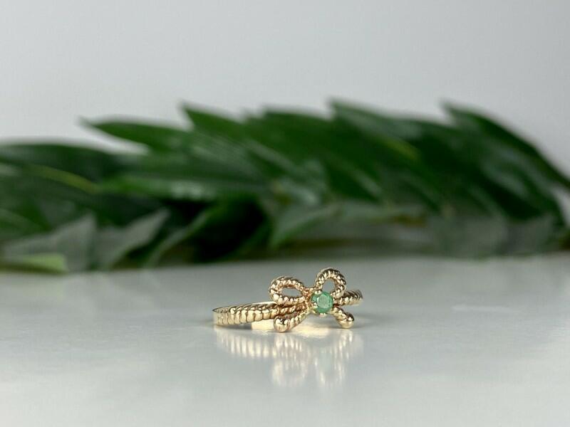 10K YELLOW GOLD EMERALD BOW RING SIZE 7.25
