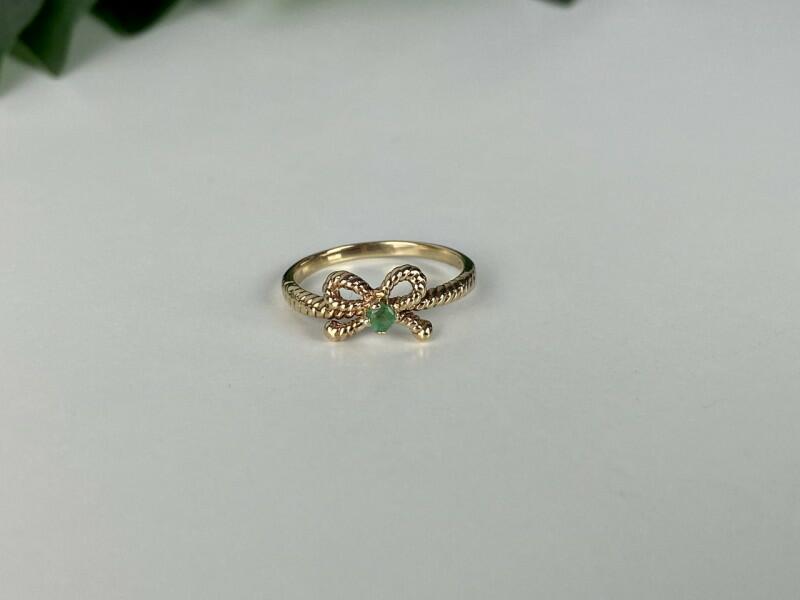 10K YELLOW GOLD EMERALD BOW RING SIZE 7.25