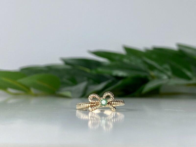 10K YELLOW GOLD EMERALD BOW RING SIZE 7.25