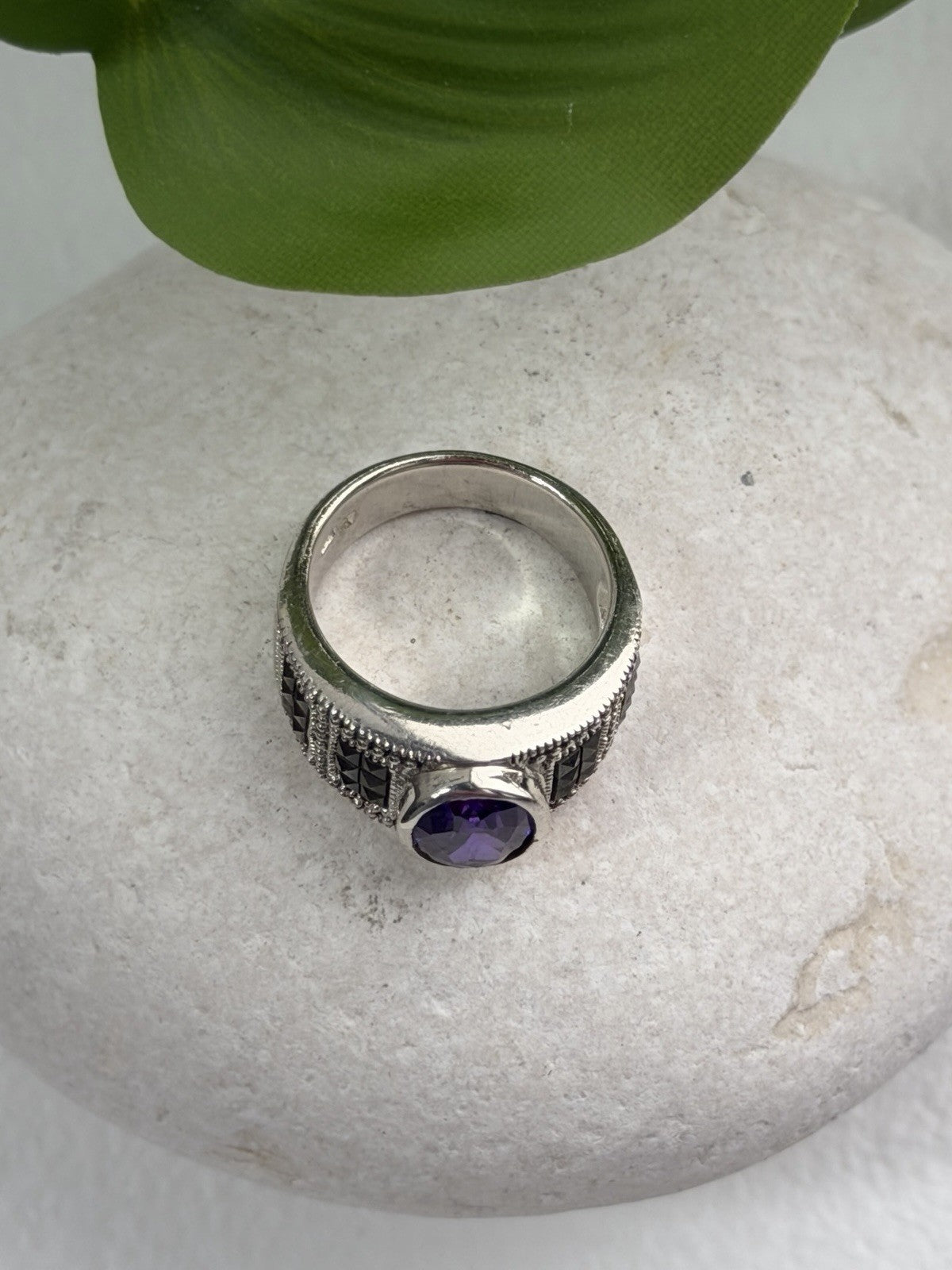 925 Sterling Silver Amethyst & Marcasite Ring Size 6.5